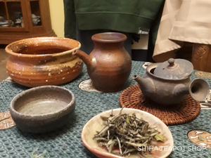 Japanese Teapot in Russia (Junzo)