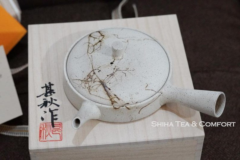Japanese Teapot in Macao  (Jinshu)