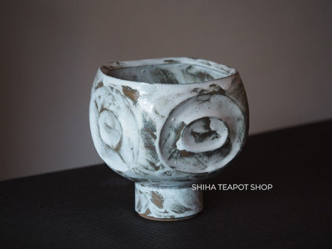 Handcrafted White Round Square Vase