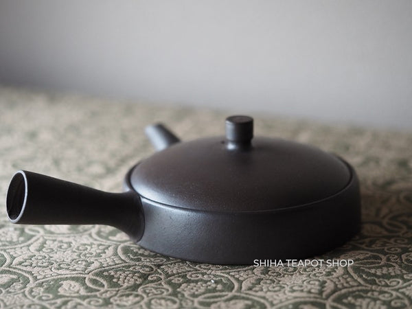 JINSHU Gokuhira Flat Black Teapot (Wood Box with artist's signature )甚秋 JN21
