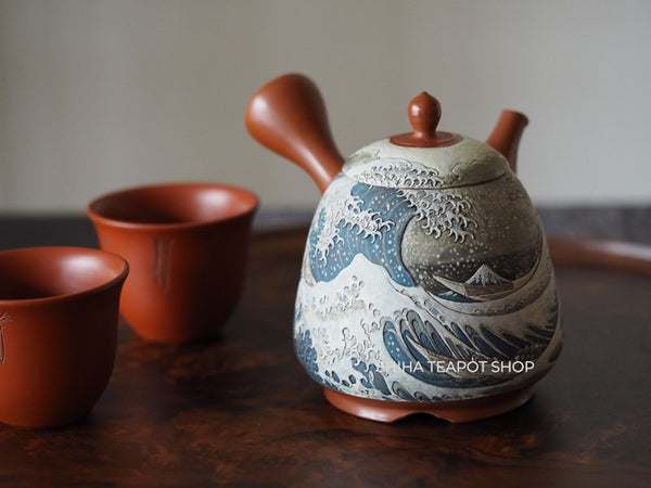 Kodo Yoshikawa ”The Greate Wave" Teapot KD458