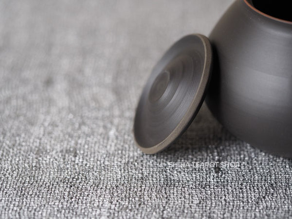 Koie Hiroshi (Reiko)  Red Rim Silky Black Teapot SHIHA Original 玲光 HK03a