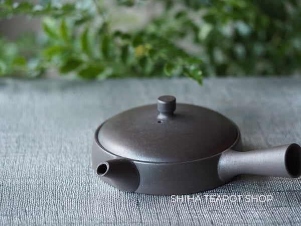 JINSHU Gokuhira Flat Black Teapot (Wood Box with artist's signature )甚秋 JN98