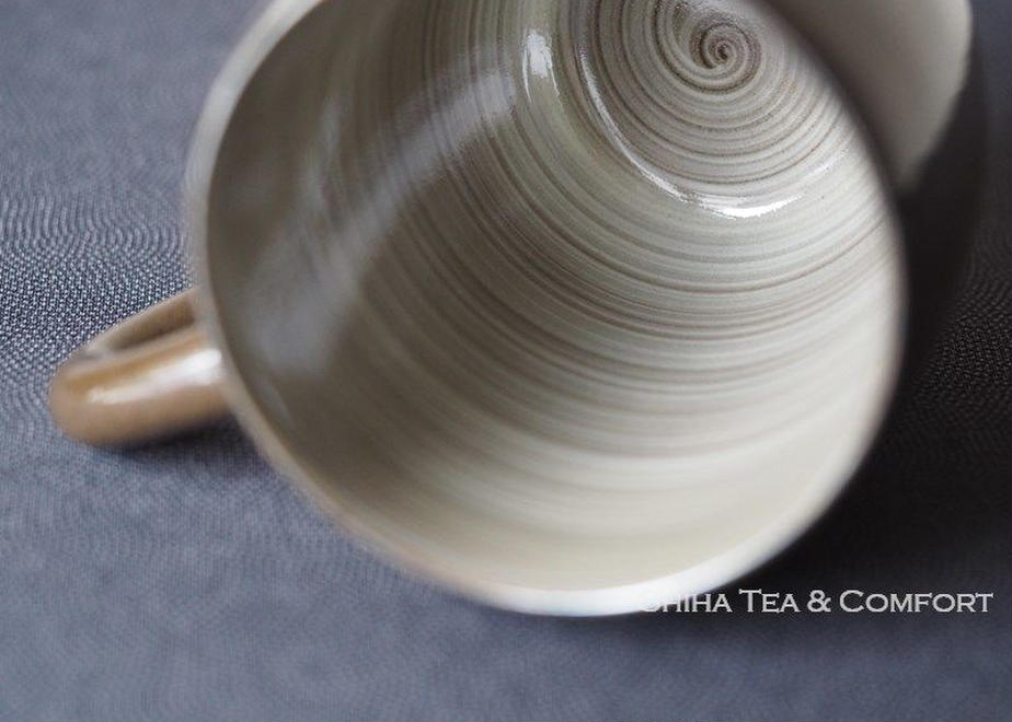 Yokoishi Gagyu White Clay Brushing Ceramic Mug  Utsutsugawa-yaki 現川焼横石臥牛