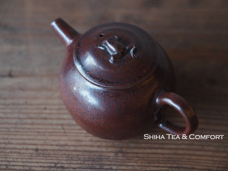 Jinpachi Ogawa Iron Glaze, Frog Lid Teapot  小川甚八