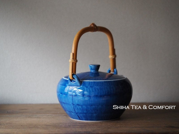 Hand Paint Blue Porcelain Teapot (Second Hand) （Made in Japan)