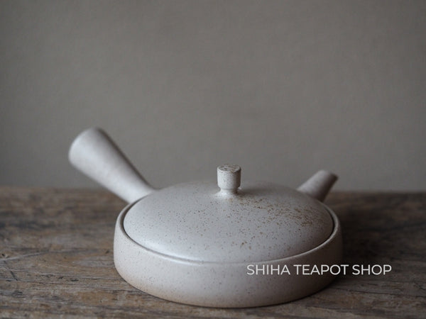 JINSHU Flat White Oyster Shell  Tokoname Kyusu Teapot 甚秋 JN17（Made in Tokoname Japan）
