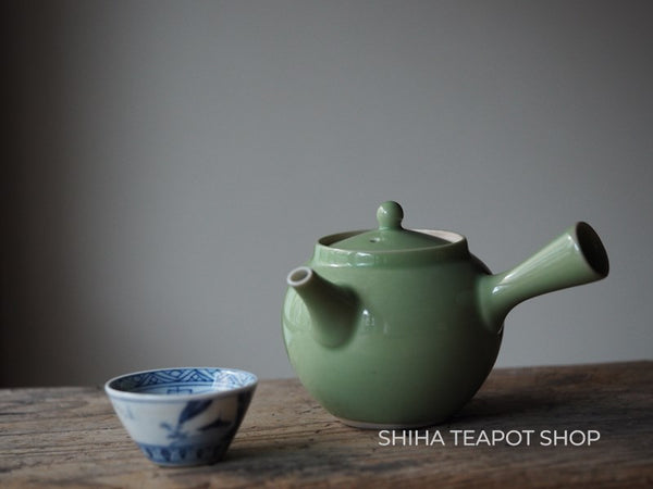 Green Porcelain Seisho Small Yokote Kyusu Teapot 清昌磁壺 （Made in Kyoto Japan）