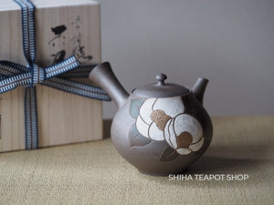 SEIHO TSUZUKI, White Camellia  Kyusu Teapot   青峰椿 （Made in Tokoname Japan）
