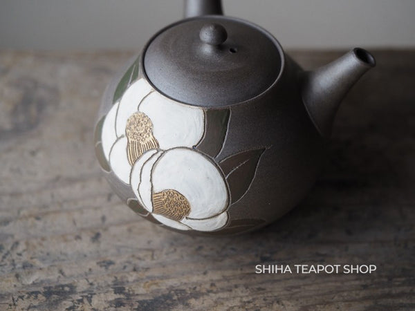 SEIHO TSUZUKI, White Camellia  Kyusu Teapot   青峰椿 （Made in Tokoname Japan）