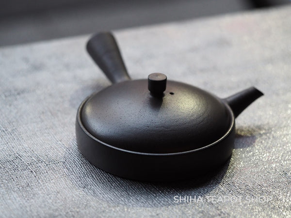 JINSHU Gokuhira Flat Black Teapot (Wood Box with artist's signature )甚秋 JN77